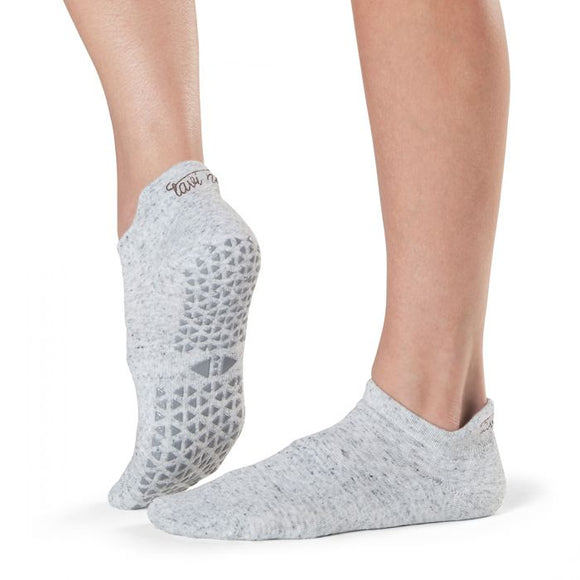 Tavi Grip Savvy Socks in Haze – The Studio On Main Pilates & Yoga